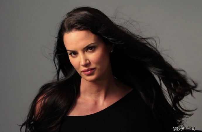 布光实例 ▎一盏灯教你打造完美人像布光