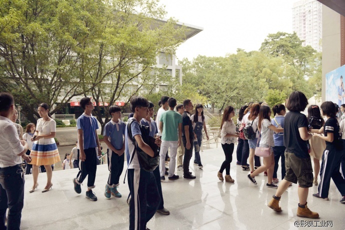 深圳校服第一次“穿”上了大银幕!各大主流媒体争相报道
