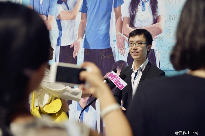 深圳校服第一次“穿”上了大银幕!各大主流媒体争相报道