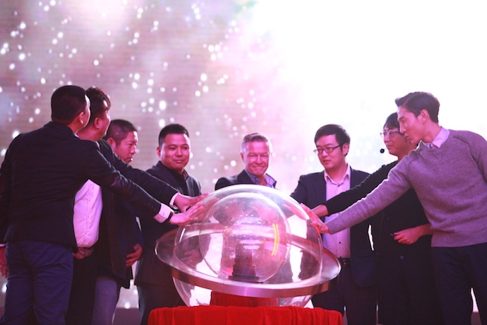 预订优惠2万丨RED RAVEN“现身”科幻网剧《众身下凡》发布会,并公布国内定价