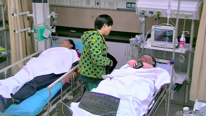 英国学者超市突晕倒 陌生店员不离不弃:“中国人是有情有义”的