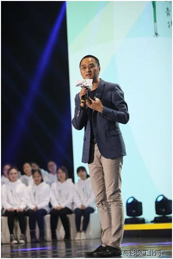 冯唐谈“青葱计划”：年轻人要努力追求梦想