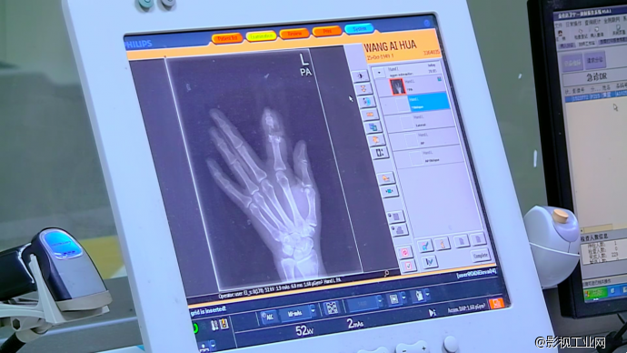 生活多不易,妻子无助崩溃大哭