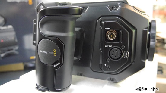 很荣幸为各位小主展示我们blackmagic ursa mini 4k ef摄影机的真容