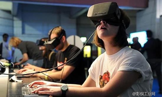 VR技术在电影行业内风大浪高,张艺谋准备接招?