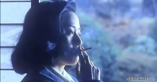 几分轻佻，些许慵懒：这些电影中抽烟的女人