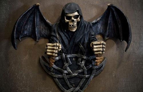 用工具吓人,还是用人吓人——恐怖工具论