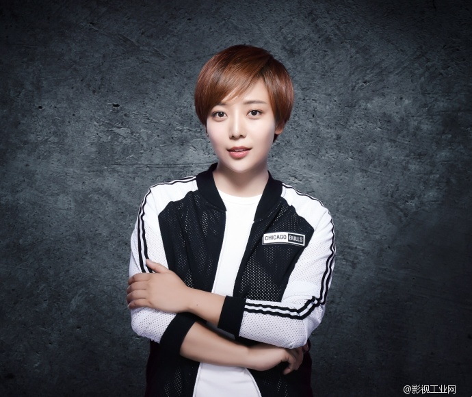 拾媒V谈|《翻身姐妹2》导演蔡聪：逗逼毒舌喜剧的翻身之路