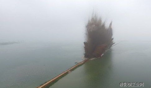 航拍湖北爆破分洪 无人机惨遭被震掉落湖底