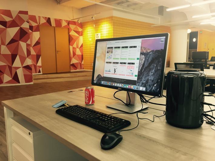 苹果后期工作站 MacPro(垃圾桶) 器材租赁 - 其它 价格:25元/天 详细描述:MacPro(垃圾桶):Intel Xeon E5 3.7GHz 四核/12GB 1866MHz ECC 内存/双 AMD FirePro D300,图形显卡/ 各配备 2GB GDDR5 VRAM/PCIe 的 256GB 闪存(硬盘) MacPro(垃圾桶):Intel Xeon E5 3.