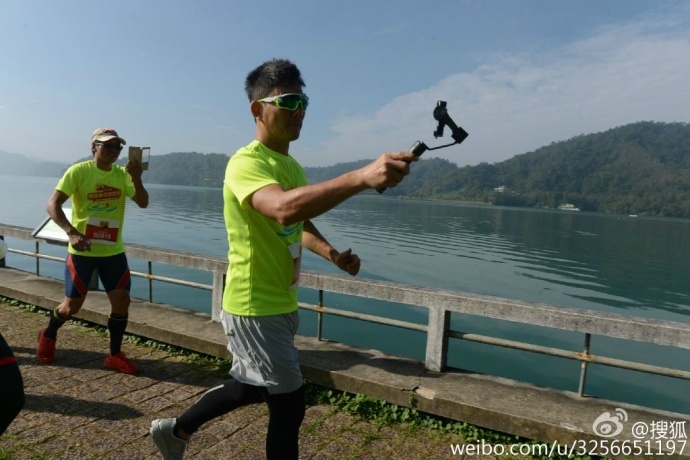 搜狐马拉松跑上,任贤齐等明星为什么拿着智云稳定器?