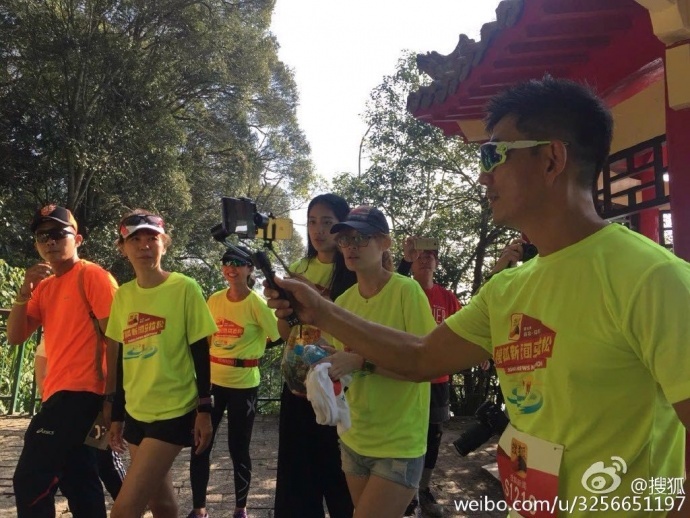 搜狐马拉松跑上,任贤齐等明星为什么拿着智云稳定器?