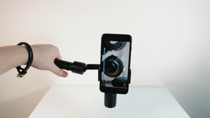 手机稳定器对决:OSMO Mobile VS Smooth2