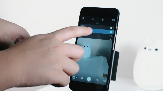 手机稳定器对决:OSMO Mobile VS Smooth2