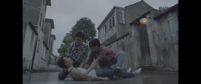 光影如梭 踏浪而行