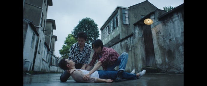光影如梭 踏浪而行
