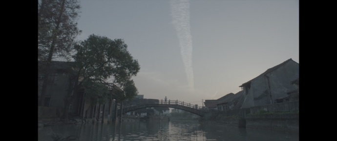 光影如梭 踏浪而行