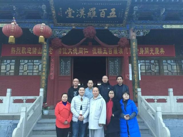 佛教电影空降千年古刹寿宁寺,一持方丈观后欣然题字赠导演