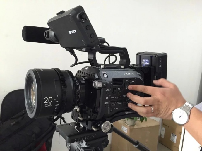 转让索尼FS7机器搭配专业电影镜头20定焦头 