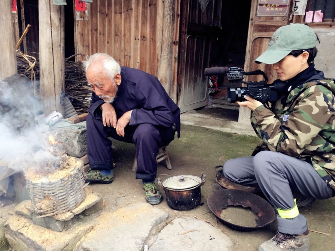 她为电影拍电影—专访中国电影纪录片第一人：甘露