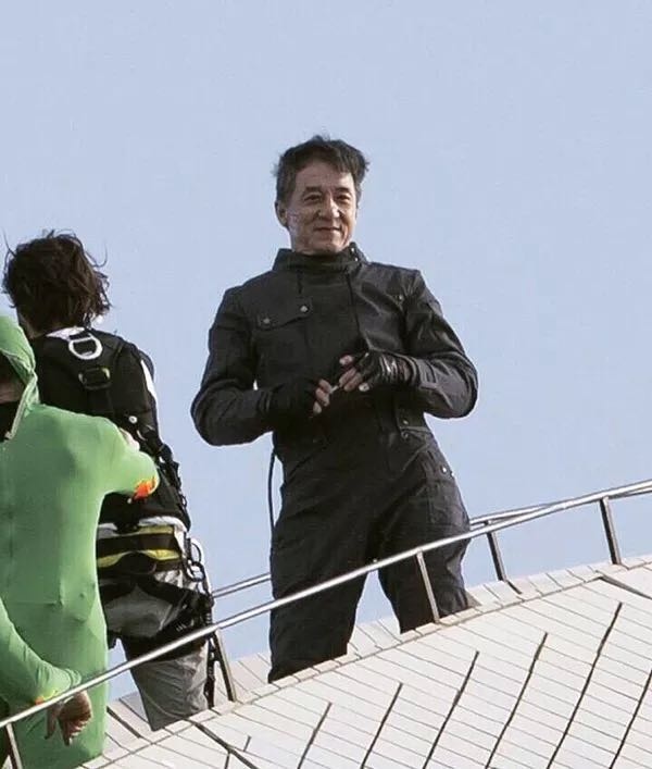 《机器之血》“焕然一新”版预告:成龙“征服”悉尼歌剧院
