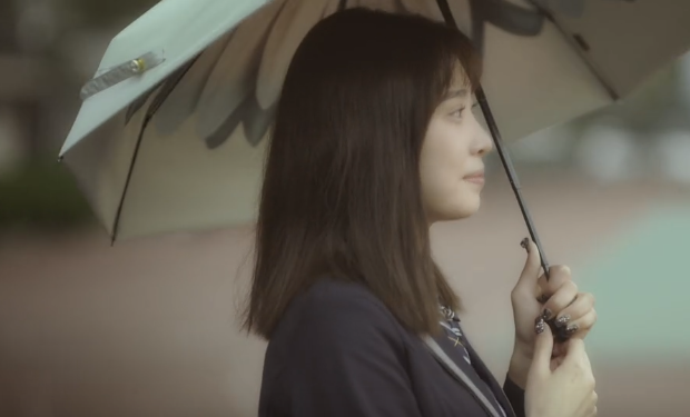 松下视频作品《痒》创作幕后采访—— 一曲悠歌飘散,深雨伞下,夜魅动荡不安