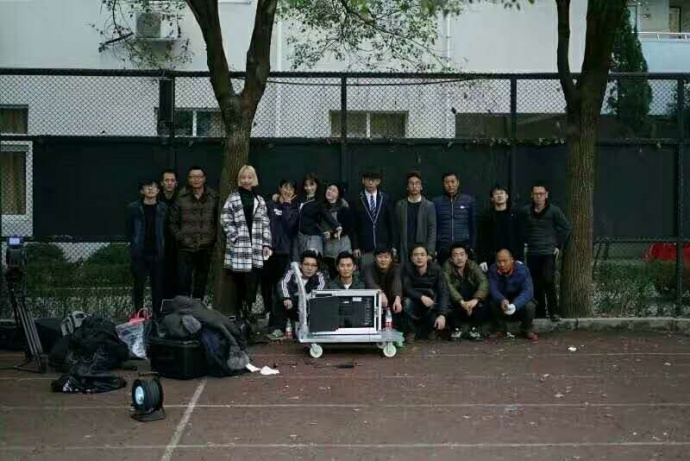 松下视频作品《痒》创作幕后采访—— 一曲悠歌飘散,深雨伞下,夜魅动荡不安