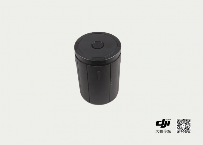 如影2:“大家好,给大家介绍一下,这是我的专业套装。”