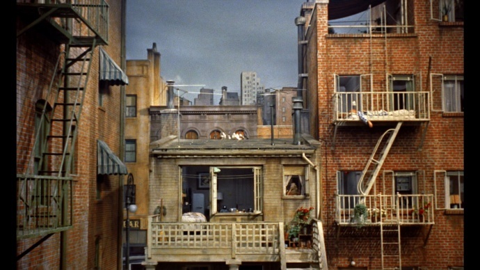 《后窗》《坠入》《疯狂动物城》《大鱼海棠》，原来电影中的建筑都这么有讲究！