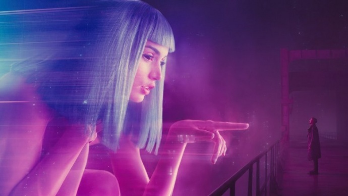 为了打造全息女友与妓女的合体,《银翼杀手2049》做了啥?