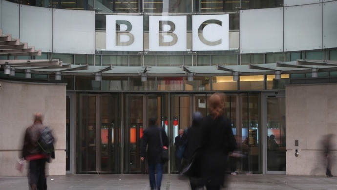 BBC一摄影师在拍摄中死亡,你快长点心吧!