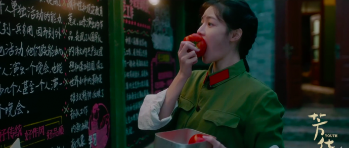 除了啃西红柿,《芳华》这几个镜头也超美!