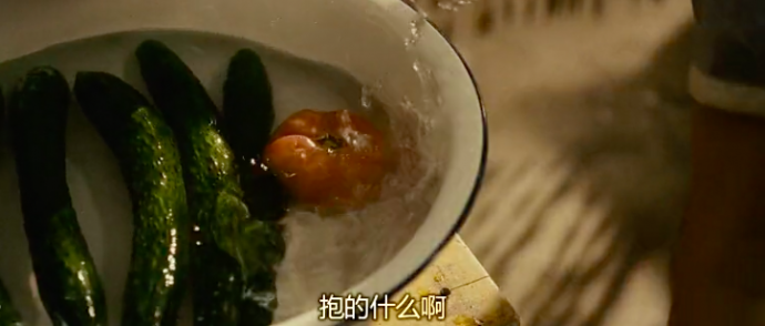 除了啃西红柿,《芳华》这几个镜头也超美!