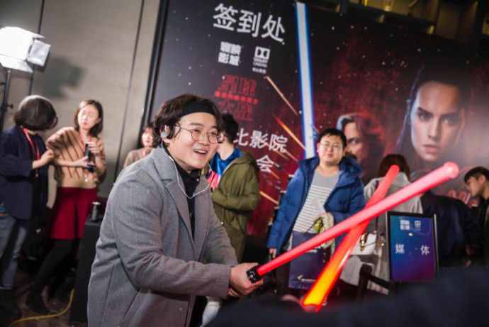 《星战8》原力再临跨年夜 超前点映惊喜连连、口碑炸裂