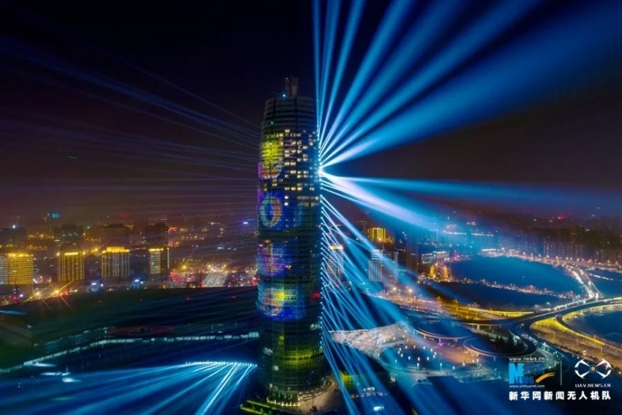 【航拍】郑州跨年灯光秀点亮2018
