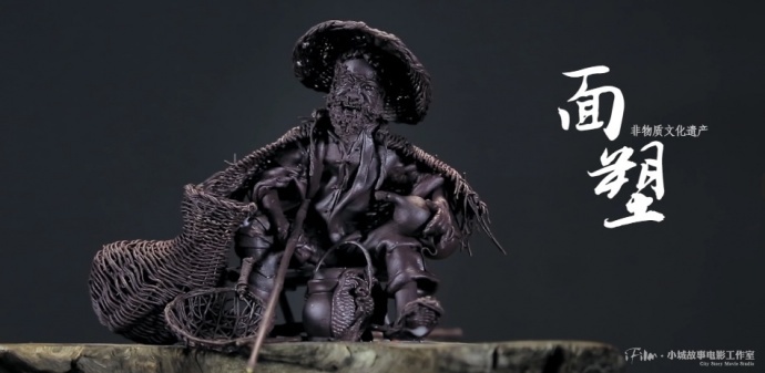 南通一位高人，用面粉捏出一个小人国，每个只有指甲盖大小。