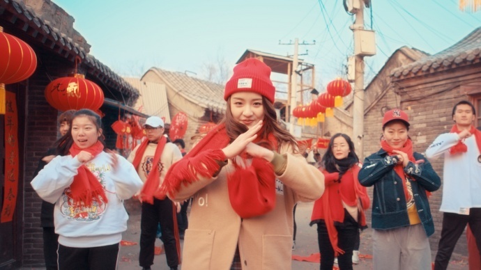 长镜头处理方法!《Three Squirrels》一镜到底歌舞TVC调色分享