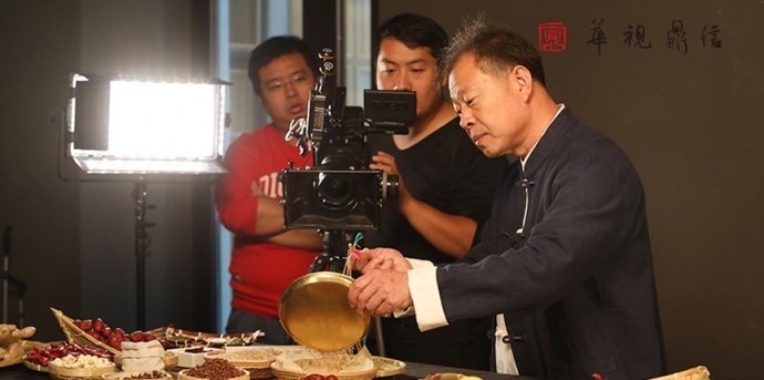 华视鼎信:RED RAVEN 4.5K电影摄像机津恺食品宣传片拍摄